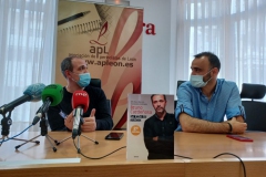 Con Bruno Cardeñosa, director de La Rosa de los Vientos de Onda Cero, durante la presentación de su libro 'La vida se torció'