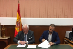 El Colegio Profesional de Periodistas de Castilla y León otorga al Tribunal Superior de Justicia de Castilla y León el Sello de Comunicación Responsable. Firma rubricada por su presidente José Luis Concepción.